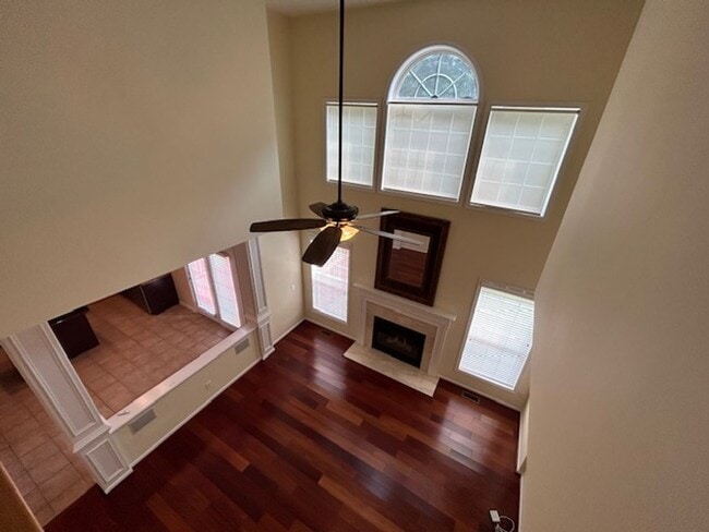 Building Photo - Gorgeous Cary 4BD/3BA home in the prestigious Cary Preston neighborhood!