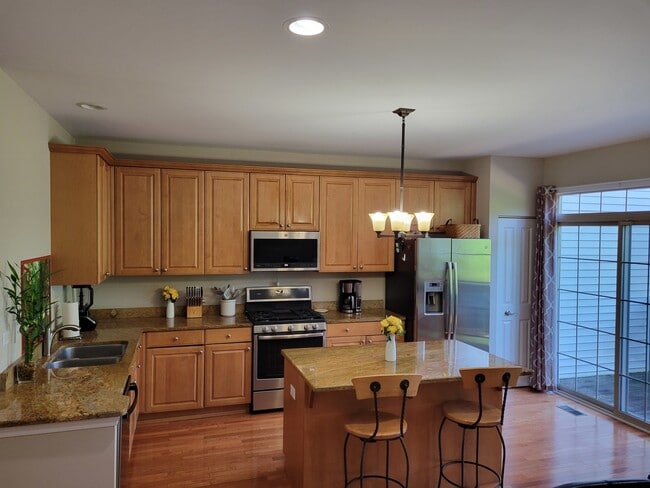 Building Photo - 2475 Waterbury Ln