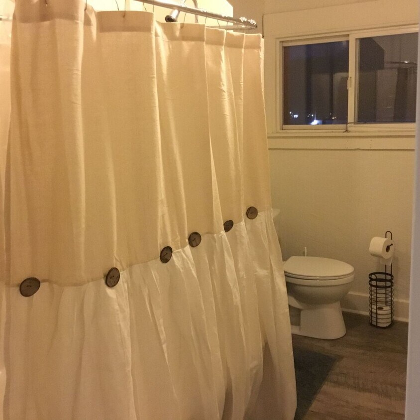 MOVE IN SPECIAL!!! HALF OFF FIRST MONTH'S Apartment for Rent in