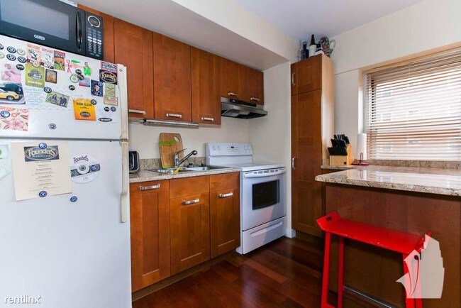 Building Photo - 1 br, 1 bath Apartment - 4998 N Marine Drive