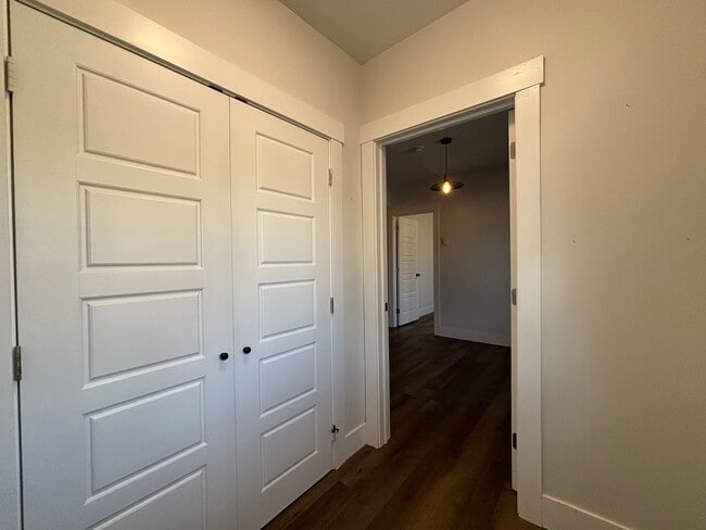 Building Photo - 2 Bedroom 1 Bath Apartement