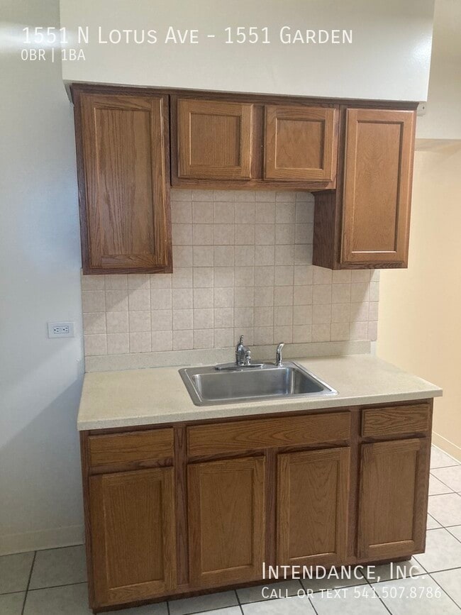 Building Photo - 1551 N Lotus Ave