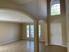 Building Photo - 3203 Quail Run Dr