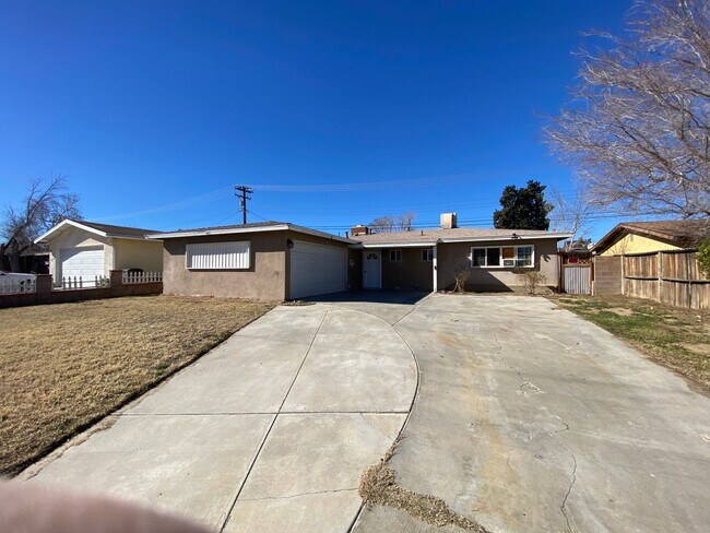 Building Photo - West Lancaster 3 bedroom