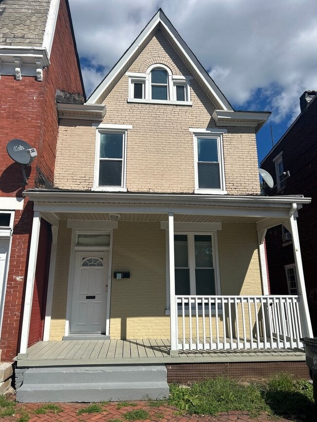 Building Photo - 437 S 14th St
