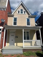 Building Photo - 437 S 14th St