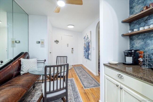 Foto del edificio - 2 Fowler Ave