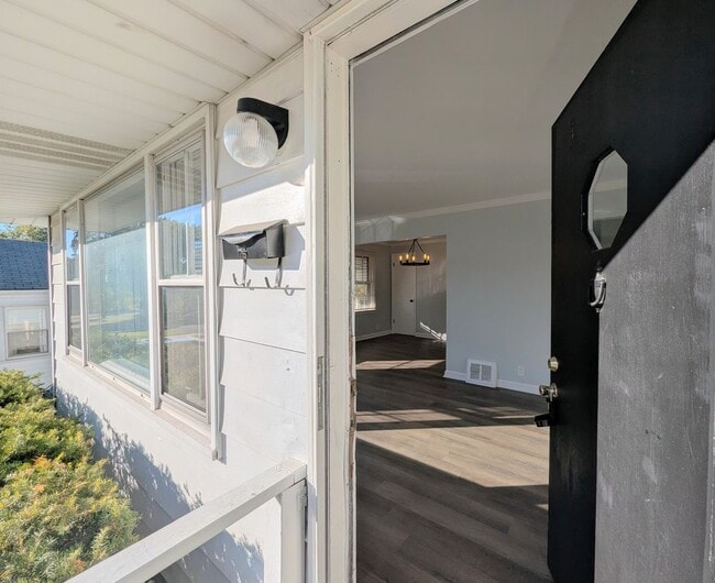 Building Photo - Live in Bliss - 3 Bed, 1 Bath