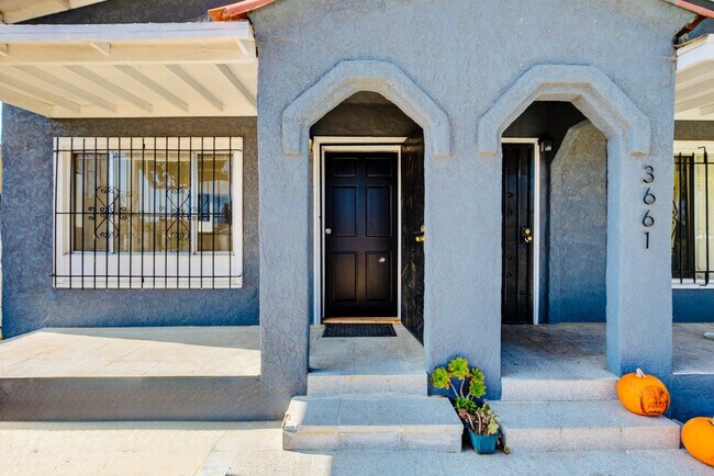 Foto del edificio - 3659 6th Ave