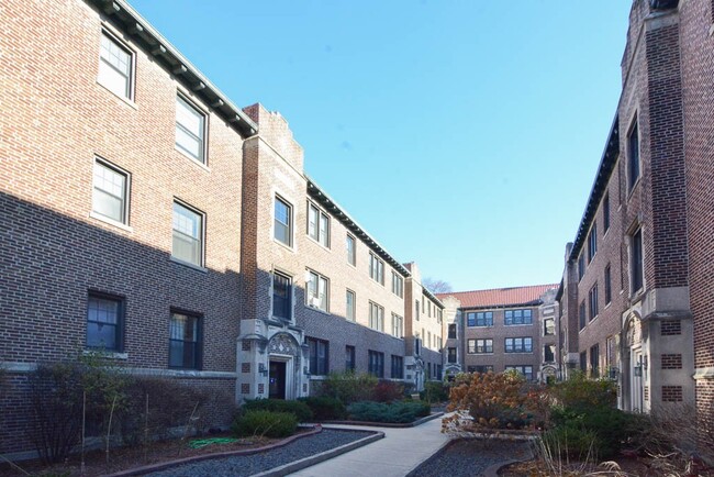 Building Photo - 1312 Oak Ave