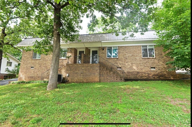 Building Photo - 3207 Joselin Ln