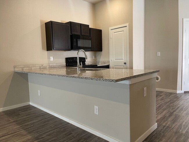 Foto del edificio - 3Bed/2Bath Duplex Available 10/10 in Coope...