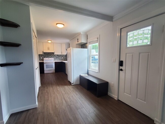 Building Photo - 14 Westcliff Dr