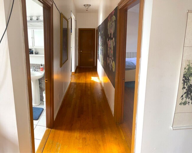 Building Photo - A must-see sun-splashing condominium unit ...