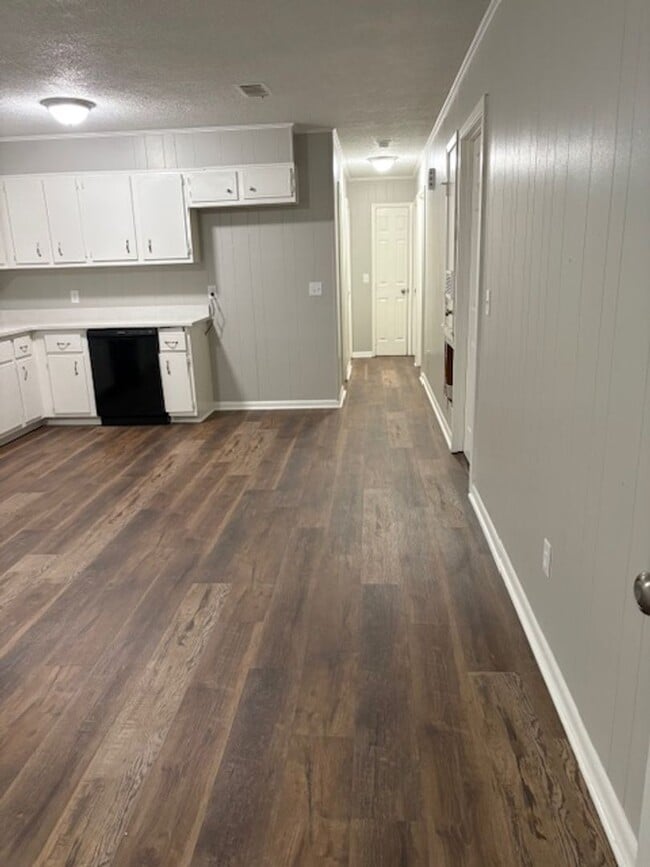 Building Photo - Renovated 3 Bedroom 1 Bath Home for Rent!