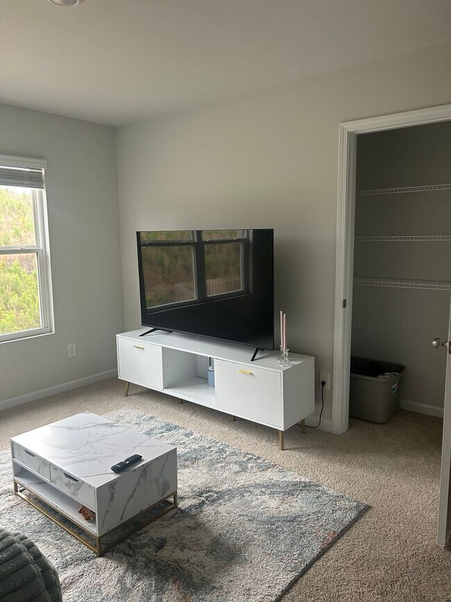 Foto del edificio - Beautiful 5 bedroom 2.5 bathroom new construction home