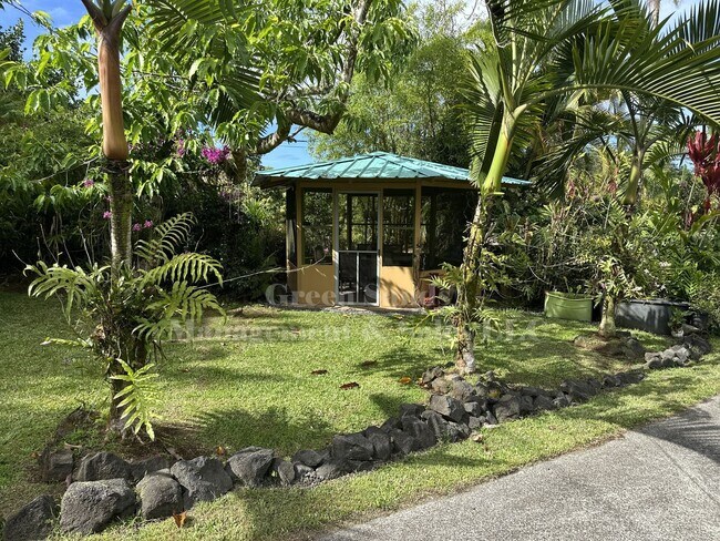 Foto del edificio - Gated Home in Hawaiian Paradise Park