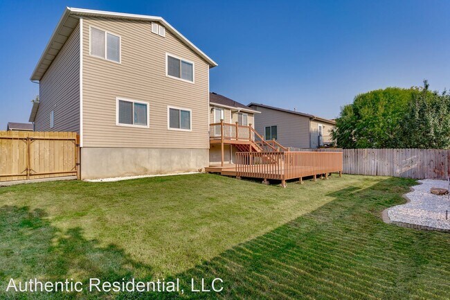 Building Photo - 5 br, 3.5 bath House - 2062 Lake Mesa Dr