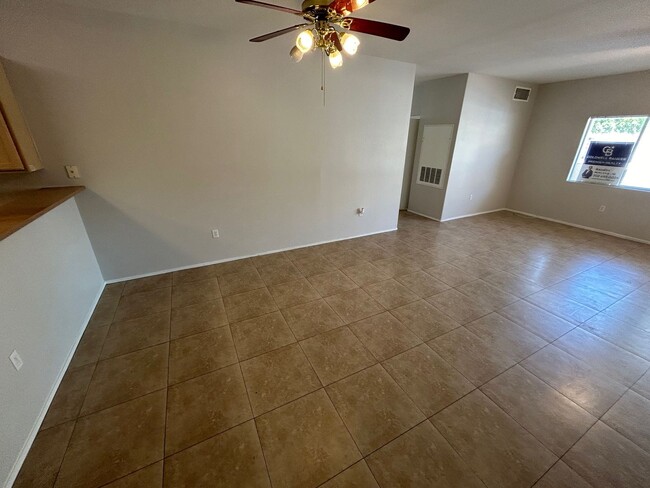Foto del edificio - BEAUTIFULLY MAINTAINED 2 BEDROOM, 2 BATH C...