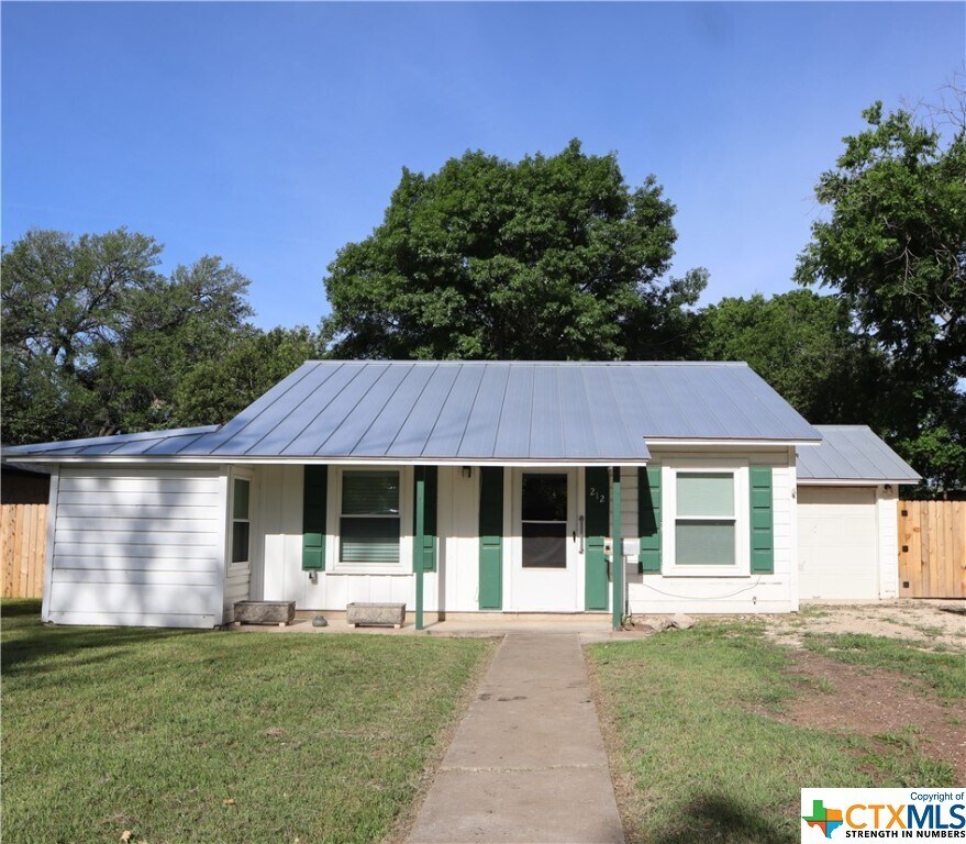Primary Photo - 212 Romberg St