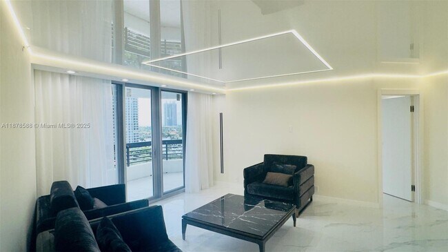Foto del edificio - 3500 Mystic Pointe Dr