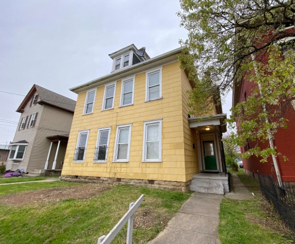Building Photo - 1614 S High St