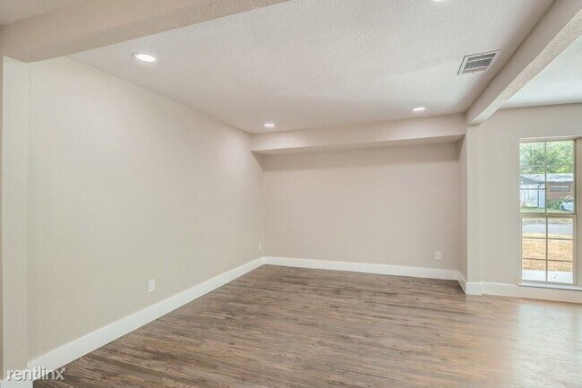 Foto del edificio - 3 br, 2 bath House - 3512 Mayhew Drive UNIT