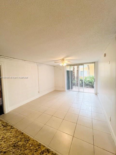 Foto del edificio - 10765 Cleary Blvd