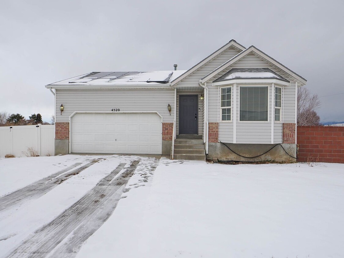 Primary Photo - Beautiful Home in West Valley