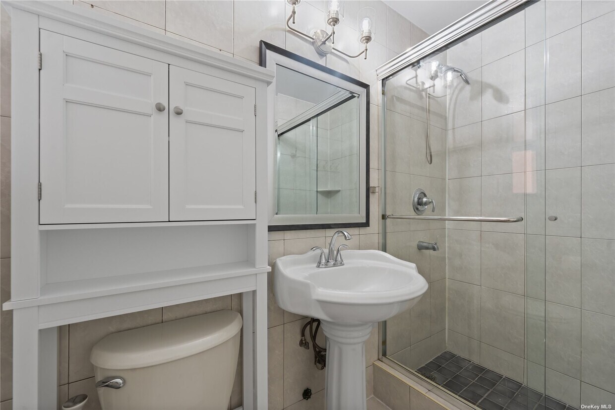 Foto del edificio - 102-21 63rd Rd