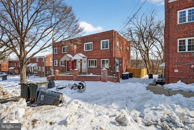 Foto del edificio - 146 Joliet St