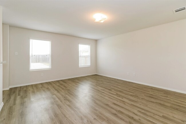 Foto del edificio - 25388 Claremont Hills Ln