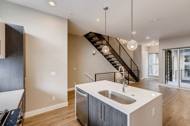 Foto del edificio - Beautiful Modern Townhomes for Rent