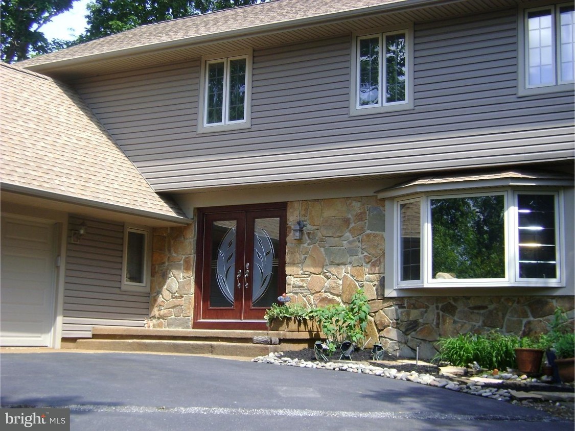 Primary Photo - 14 Beacon Pl