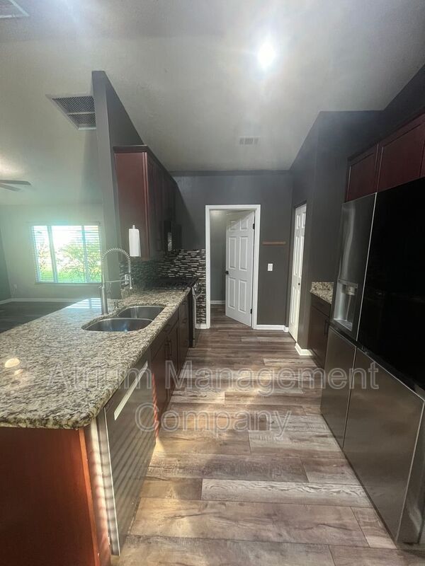 Building Photo - 1899 Gatewood Dr