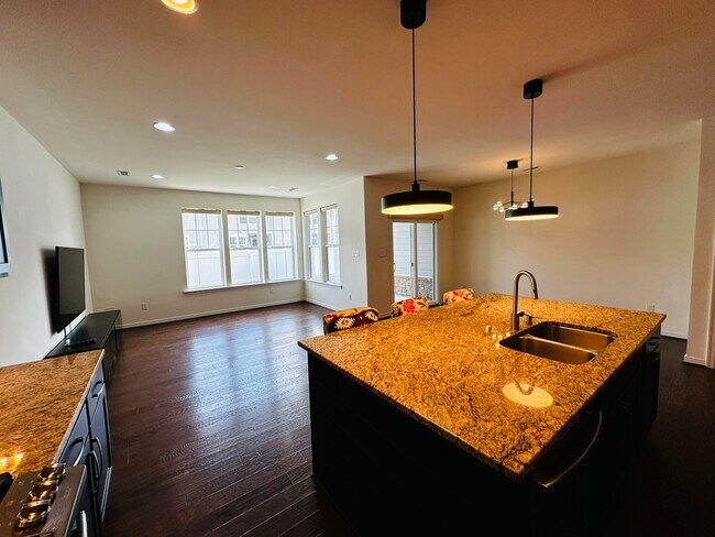 Building Photo - 5604 Benoni Ct