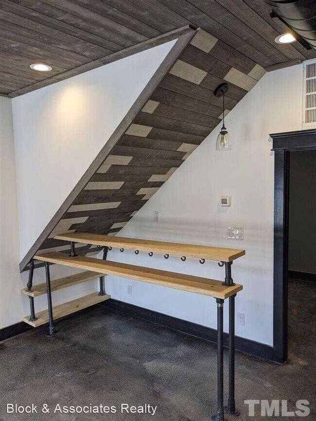 Foto del edificio - 1 br, 1 bath House - 1000- B Calvin St