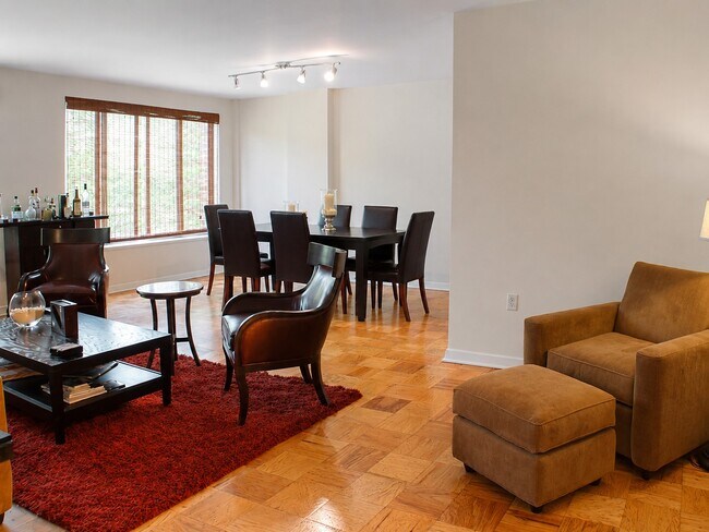Foto del edificio - 2501 Calvert St NW