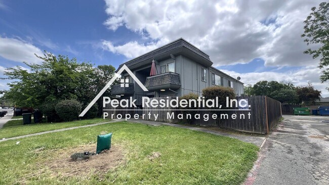 Building Photo - Roselake2212