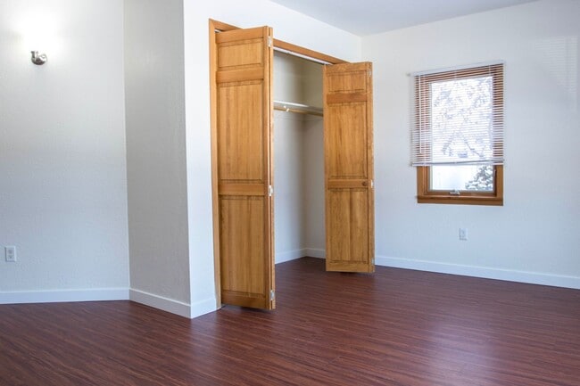 Building Photo - Ranch Style 3 Bedroom Home by Main Street Windsor!