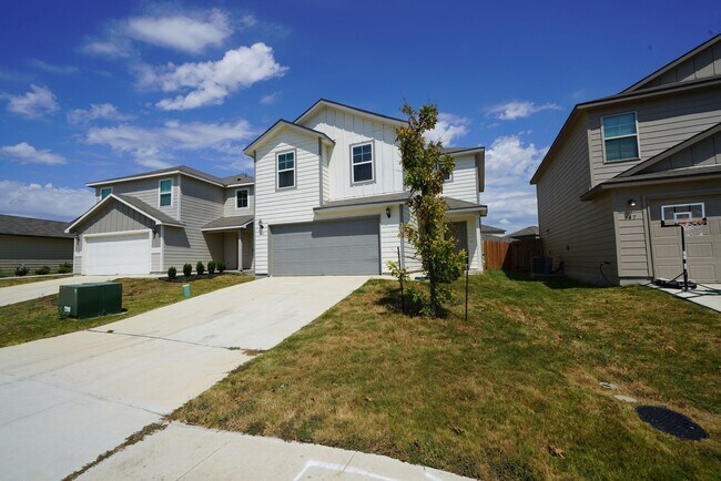 Foto del edificio - Beautiful home now available. Realtor Comm...