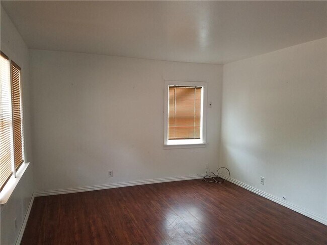 Building Photo - 1818 Cenesia Ave