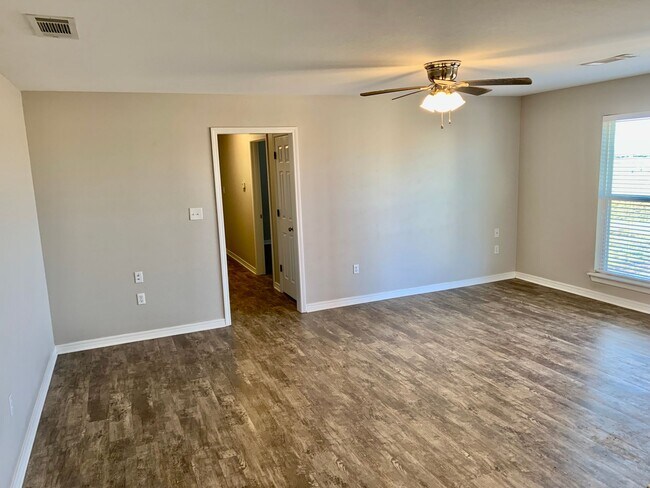 Foto del edificio - 2 Bed 2 Bath Duplex!