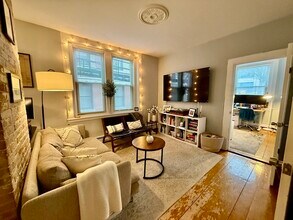 Building Photo - 2 Pearl St