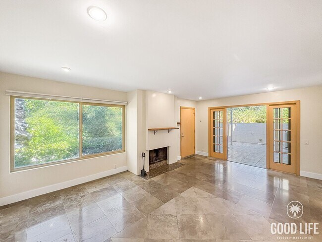 Building Photo - Peaceful and Spacious 3B/3BA condo with La...