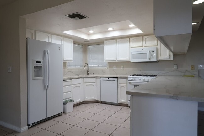 Building Photo - 528 S Sorrel St