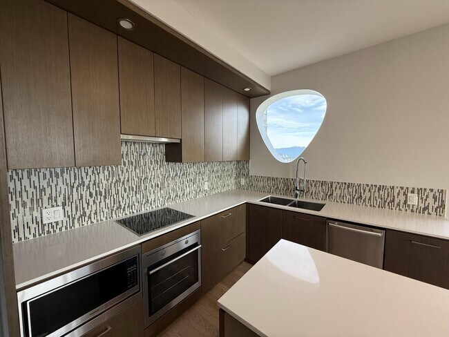 Building Photo - 13495 Central Ave