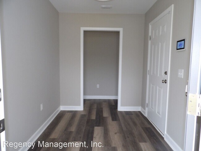 Building Photo - 3 br, 2 bath House - 100 Mapleleaf