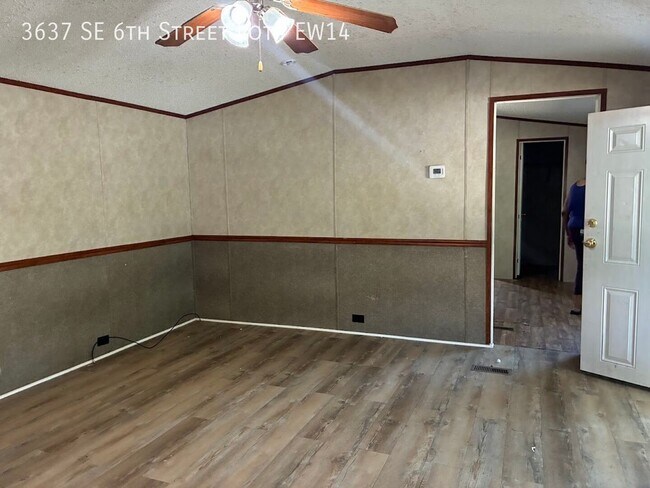 Foto del edificio - 3637 SE 6th St
