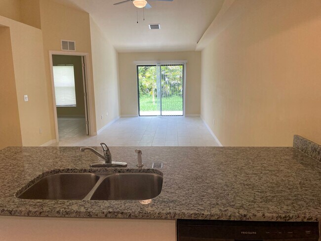 Foto del edificio - Duplex in Cape Coral! 3-bedroom 2-bathroom...